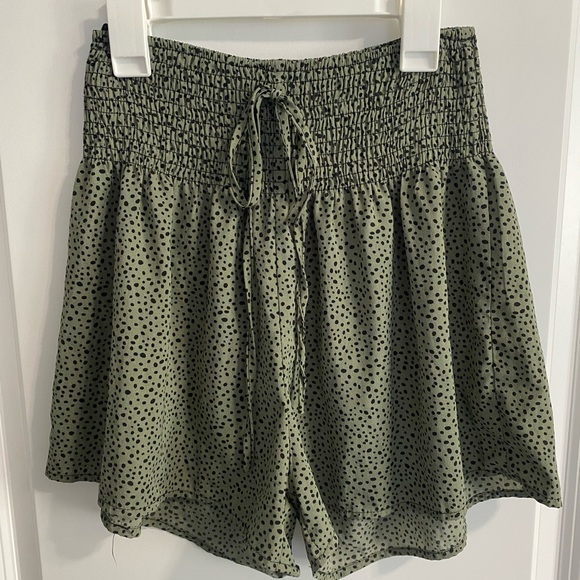 SHEIN High Waist Green Polka Dot Shorts - Picture 1 of 3
